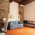 Appartement Aurora Suite, In The Historic Centre, Very Short Walk To Sites, Ac Bedrooom With In-room Bth, 2nd Floor Florence