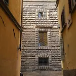 Aurora Suite, In The Historic Centre, Very Short Walk To Sites, Ac Bedrooom With In-room Bth, 2nd Floor Appartement Florence