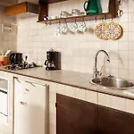 Aurora Suite, In The Historic Centre, Very Short Walk To Sites, Ac Bedrooom With In-room Bth, 2nd Floor *