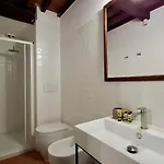 Appartement Aurora Suite, In The Historic Centre, Very Short Walk To Sites, Ac Bedrooom With In-room Bth, 2nd Floor Florence