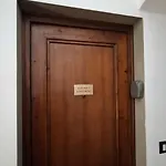 Aurora Suite, In The Historic Centre, Very Short Walk To Sites, Ac Bedrooom With In-room Bth, 2nd Floor Appartement Florence
