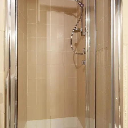 Aurora's, Renaissance Suite, Historic Apartment, Pivot Location, Few Walks From All, Ac Bedroom Apartment *