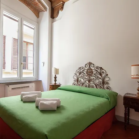 Apartment Aurora's, Renaissance Suite, Historic Apartment, Pivot Location, Few Walks From All, Ac Bedroom *