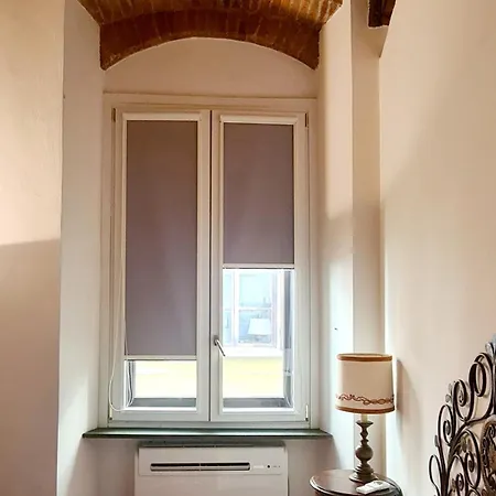Aurora's, Renaissance Suite, Historic Apartment, Pivot Location, Few Walks From All, Ac Bedroom Apartment