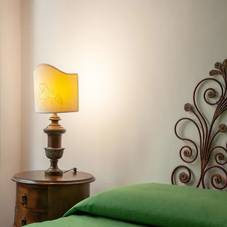 Aurora Suite, In The Historic Centre, Very Short Walk To Sites, Ac Bedrooom With In-room Bth, 2nd Floor
