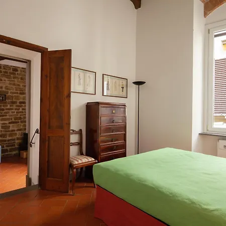 Aurora Suite, In The Historic Centre, Very Short Walk To Sites, Ac Bedrooom With In-room Bth, 2nd Floor Florence