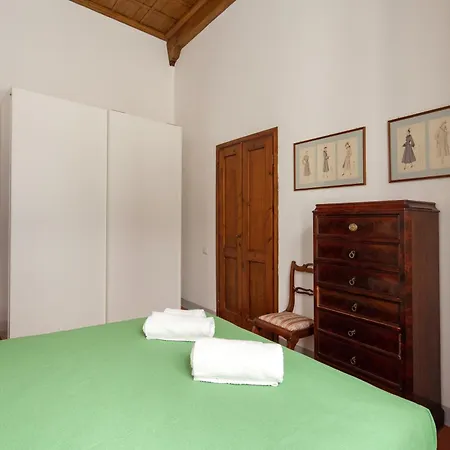 Appartement Aurora Suite, In The Historic Centre, Very Short Walk To Sites, Ac Bedrooom With In-room Bth, 2nd Floor *