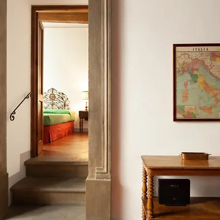 Appartement Aurora Suite, In The Historic Centre, Very Short Walk To Sites, Ac Bedrooom With In-room Bth, 2nd Floor Florence