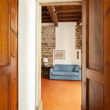 Apartment Aurora's, Renaissance Suite, Historic Apartment, Pivot Location, Few Walks From All, Ac Bedroom *