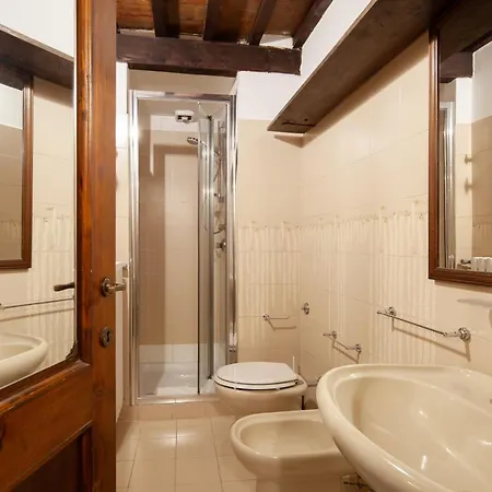 Apartment Aurora's, Renaissance Suite, Historic Apartment, Pivot Location, Few Walks From All, Ac Bedroom *