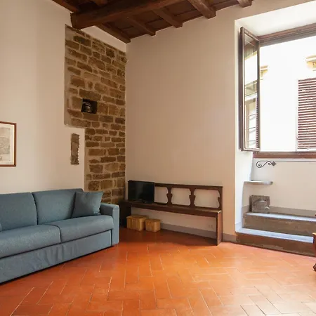Aurora's, Renaissance Suite, Historic Apartment, Pivot Location, Few Walks From All, Ac Bedroom Apartment *