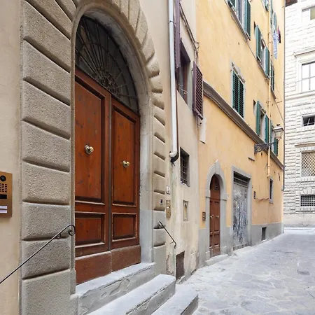 Aurora Suite, Inside Historic Centre, Few Steps From Uffizzi, Ac Bedrooom, Brand New In-Room Bth, 2Nd Floor, Walking Distance From All Sites Florence