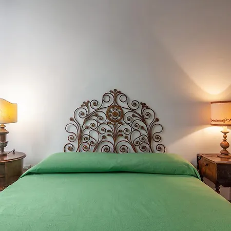 Aurora's, Renaissance Suite, Historic Apartment, Pivot Location, Few Walks From All, Ac Bedroom * Florence