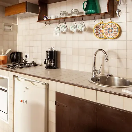 Aurora's, Renaissance Suite, Historic Apartment, Pivot Location, Few Walks From All, Ac Bedroom *