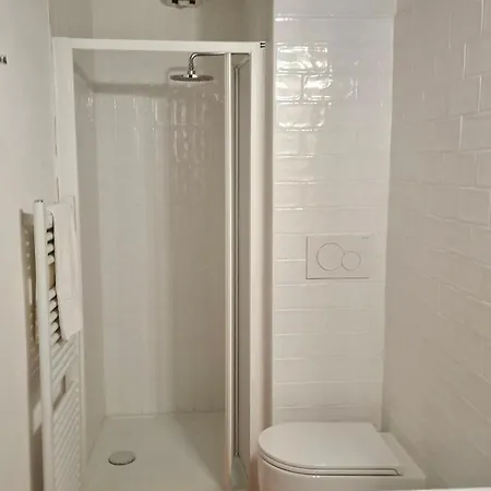 Aurora's, Renaissance Suite, Historic Apartment, Pivot Location, Few Walks From All, Ac Bedroom Apartment *