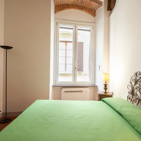 Aurora Suite, Inside Historic Centre, Few Steps From Uffizzi, Ac Bedrooom, Brand New In-Room Bth, 2Nd Floor, Walking Distance From All Sites Apartment *