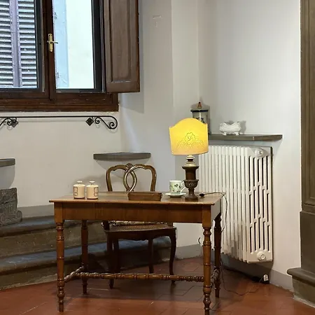 Apartment Aurora Suite, Inside Historic Centre, Few Steps From Uffizzi, Ac Bedrooom, Brand New In-Room Bth, 2Nd Floor, Walking Distance From All Sites Florence