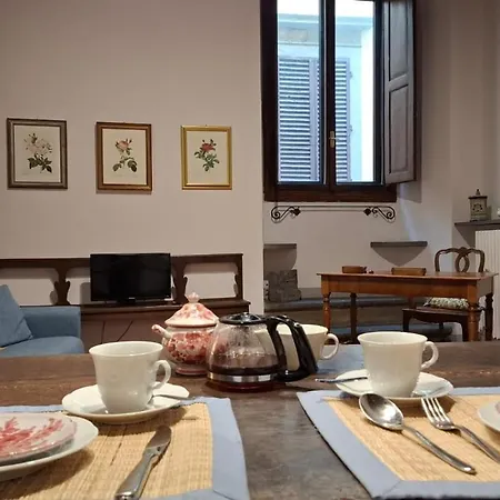 Aurora Suite, In The Historic Centre, Very Short Walk To Sites, Ac Bedrooom With In-room Bth, 2nd Floor شقة