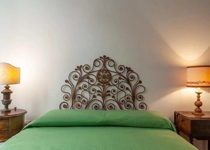 Aurora Suite, Inside Historic Centre, Few Steps From Uffizzi, Ac Bedrooom, Brand New In-Room Bth, 2Nd Floor, Walking Distance From All Sites Apartment Florence