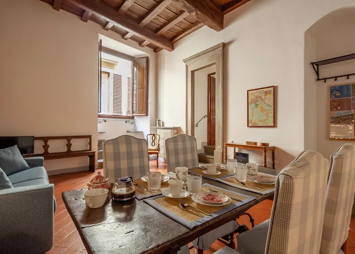 Aurora Suite, Inside Historic Centre, Few Steps From Uffizzi, Ac Bedrooom, Brand New In-Room Bth, 2Nd Floor, Walking Distance From All Sites Florence