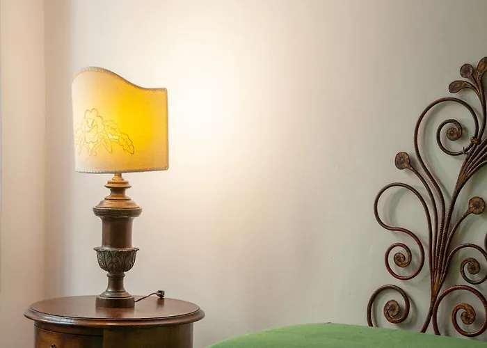 Aurora Suite, Inside Historic Centre, Few Steps From Uffizzi, Ac Bedrooom, Brand New In-Room Bth, 2Nd Floor, Walking Distance From All Sites