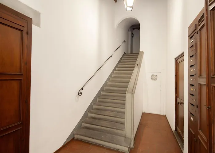 Apartment Aurora Suite, Inside Historic Centre, Few Steps From Uffizzi, Ac Bedrooom, Brand New In-Room Bth, 2Nd Floor, Walking Distance From All Sites *
