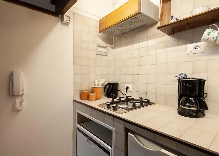 Aurora Suite, Inside Historic Centre, Few Steps From Uffizzi, Ac Bedrooom, Brand New In-Room Bth, 2Nd Floor, Walking Distance From All Sites * Florence