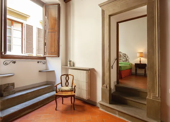 Aurora Suite, Inside Historic Centre, Few Steps From Uffizzi, Ac Bedrooom, Brand New In-Room Bth, 2Nd Floor, Walking Distance From All Sites * Florence