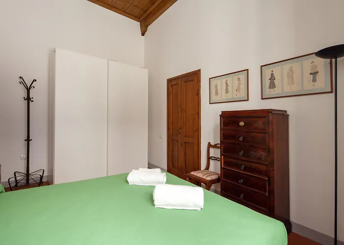 Apartment Aurora Suite, Inside Historic Centre, Few Steps From Uffizzi, Ac Bedrooom, Brand New In-Room Bth, 2Nd Floor, Walking Distance From All Sites *