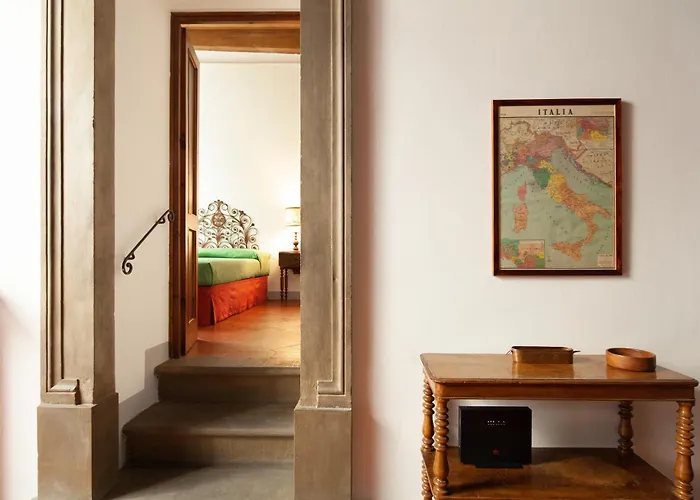 Apartment Aurora Suite, Inside Historic Centre, Few Steps From Uffizzi, Ac Bedrooom, Brand New In-Room Bth, 2Nd Floor, Walking Distance From All Sites Florence