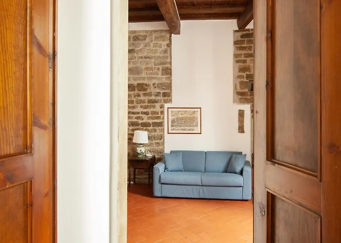 Apartment Aurora Suite, Inside Historic Centre, Few Steps From Uffizzi, Ac Bedrooom, Brand New In-Room Bth, 2Nd Floor, Walking Distance From All Sites *