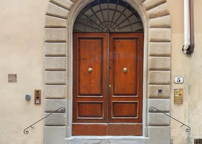 Aurora Suite, Inside Historic Centre, Few Steps From Uffizzi, Ac Bedrooom, Brand New In-Room Bth, 2Nd Floor, Walking Distance From All Sites