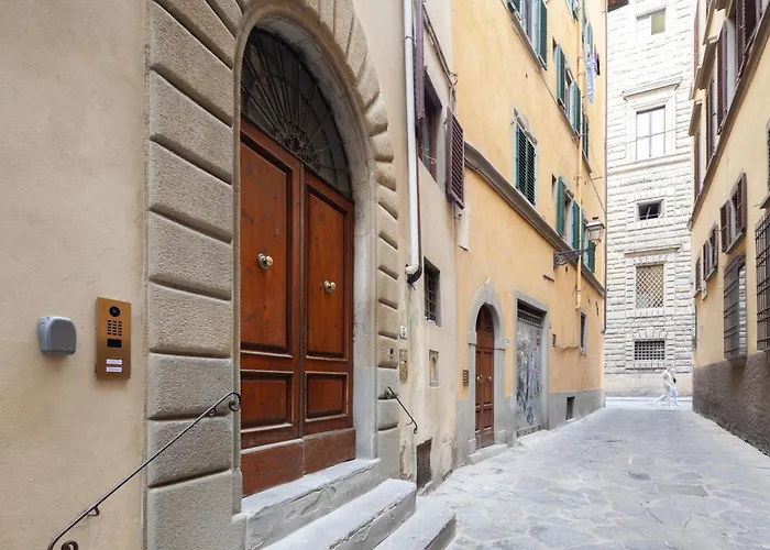 Aurora Suite, Inside Historic Centre, Few Steps From Uffizzi, Ac Bedrooom, Brand New In-Room Bth, 2Nd Floor, Walking Distance From All Sites Florence