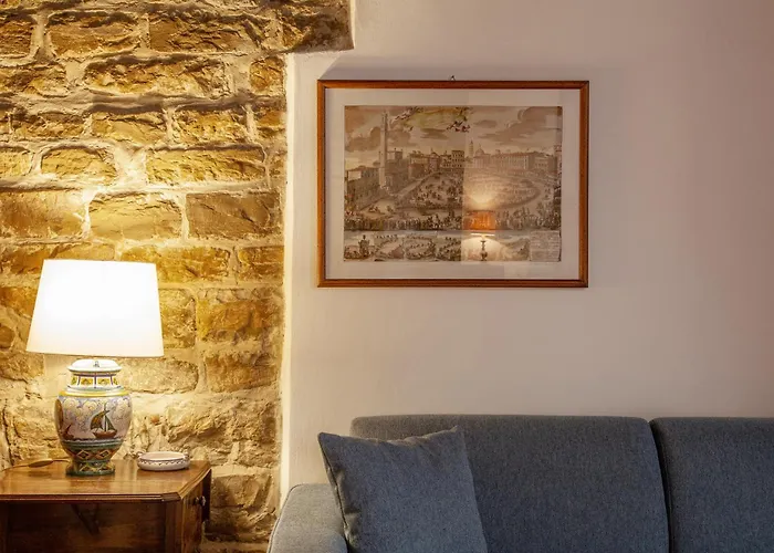 Apartment Aurora Suite, Inside Historic Centre, Few Steps From Uffizzi, Ac Bedrooom, Brand New In-Room Bth, 2Nd Floor, Walking Distance From All Sites