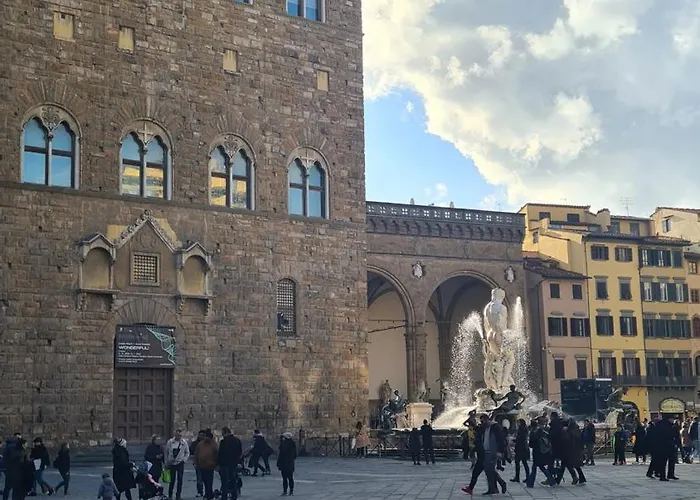Aurora Suite, Inside Historic Centre, Few Steps From Uffizzi, Ac Bedrooom, Brand New In-Room Bth, 2Nd Floor, Walking Distance From All Sites Apartment *