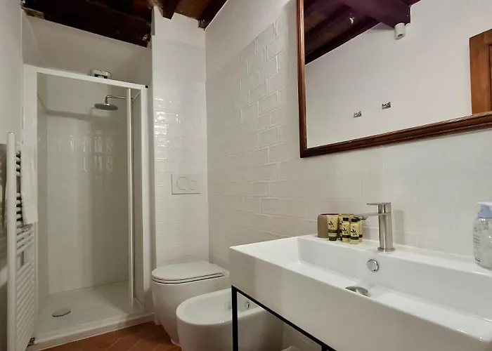 Aurora Suite, Inside Historic Centre, Few Steps From Uffizzi, Ac Bedrooom, Brand New In-Room Bth, 2Nd Floor, Walking Distance From All Sites Apartment