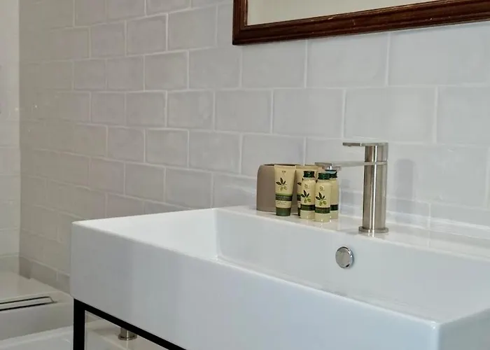 Apartment Aurora Suite, Inside Historic Centre, Few Steps From Uffizzi, Ac Bedrooom, Brand New In-Room Bth, 2Nd Floor, Walking Distance From All Sites *