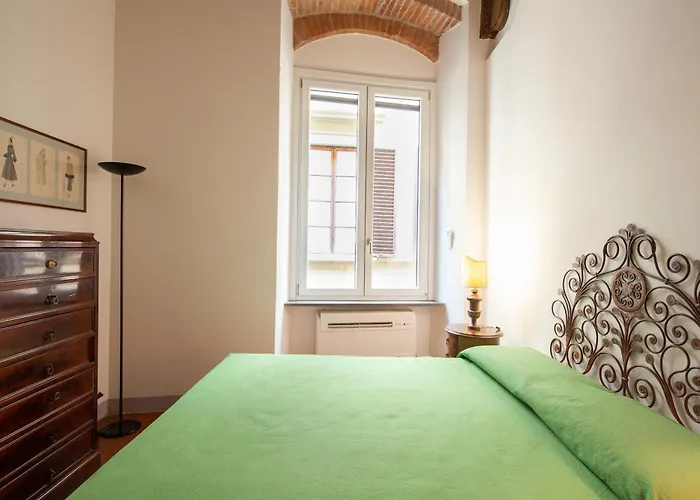 Aurora Suite, Inside Historic Centre, Few Steps From Uffizzi, Ac Bedrooom, Brand New In-Room Bth, 2Nd Floor, Walking Distance From All Sites Apartment *